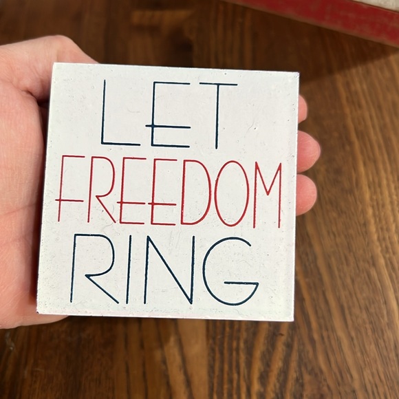 4 Fourth of July signs - Picture 3 of 6